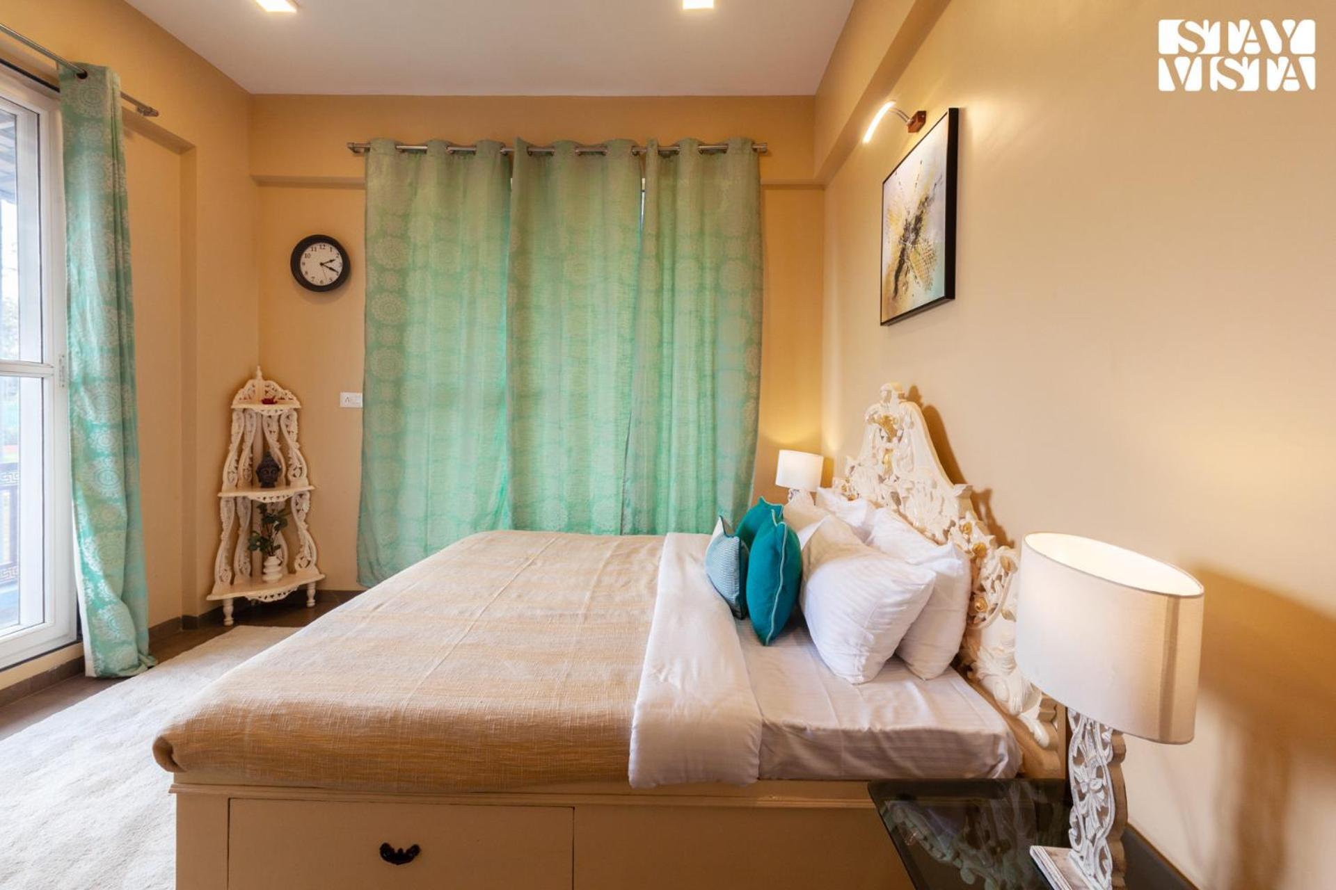 Stayvista'S Hillside Meadows - Mountainside Retreat With Farm View, Pool & Deck, Lawn & Gazebo Chinchavli Exterior photo